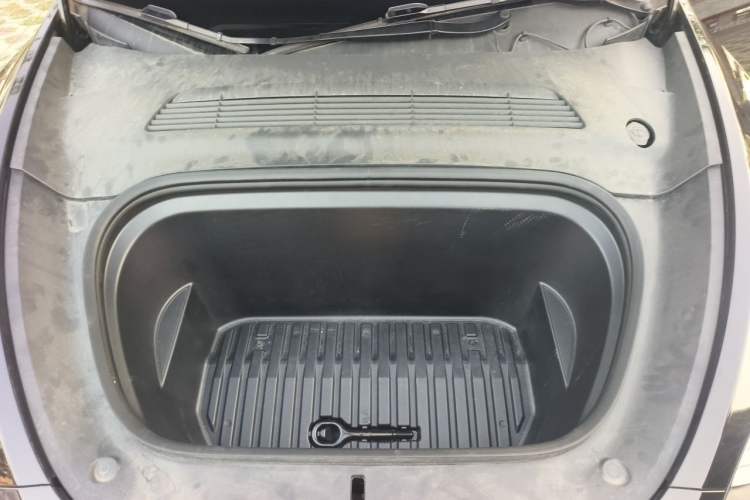 Used Tesla Model Y 2023 Rear-Wheel-Drive Version Engine Bay