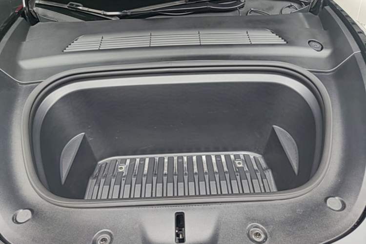 Used Tesla Model Y 2023 Rear-Wheel-Drive Version Engine Bay