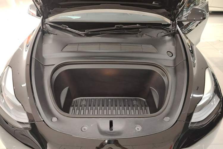 Used Tesla Model Y 2023 Rear-Wheel-Drive Version Engine Bay