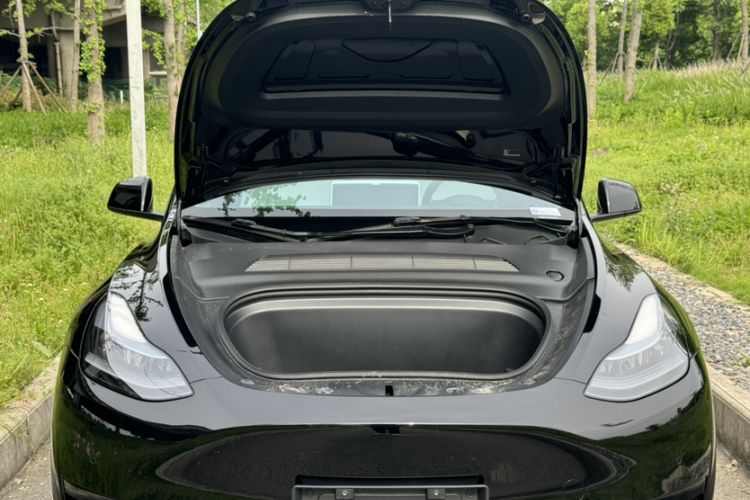 Used Tesla Model Y 2023 Rear-Wheel-Drive Version Engine Bay