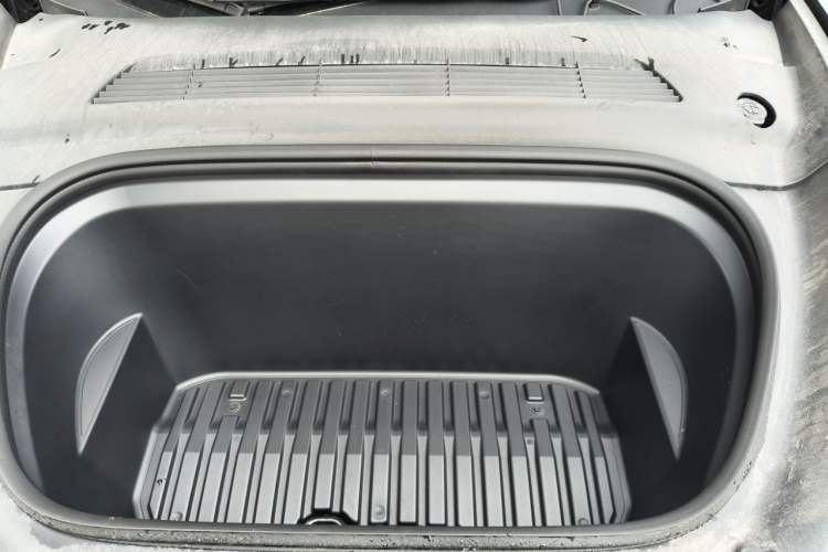 Used Tesla Model Y 2023 Rear-Wheel-Drive Version Engine Bay
