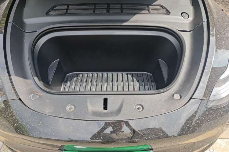 Used Tesla Model Y 2023 Rear-Wheel-Drive Version Engine Bay