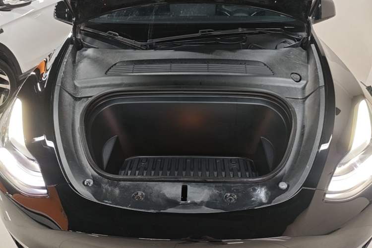 Used Tesla Model Y 2023 Rear-Wheel-Drive Version Engine Bay