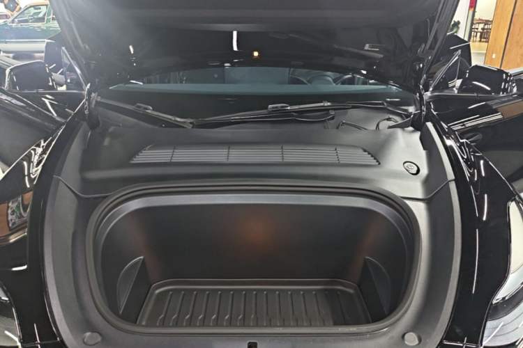 Used Tesla Model Y 2023 Rear-Wheel-Drive Version Engine Bay