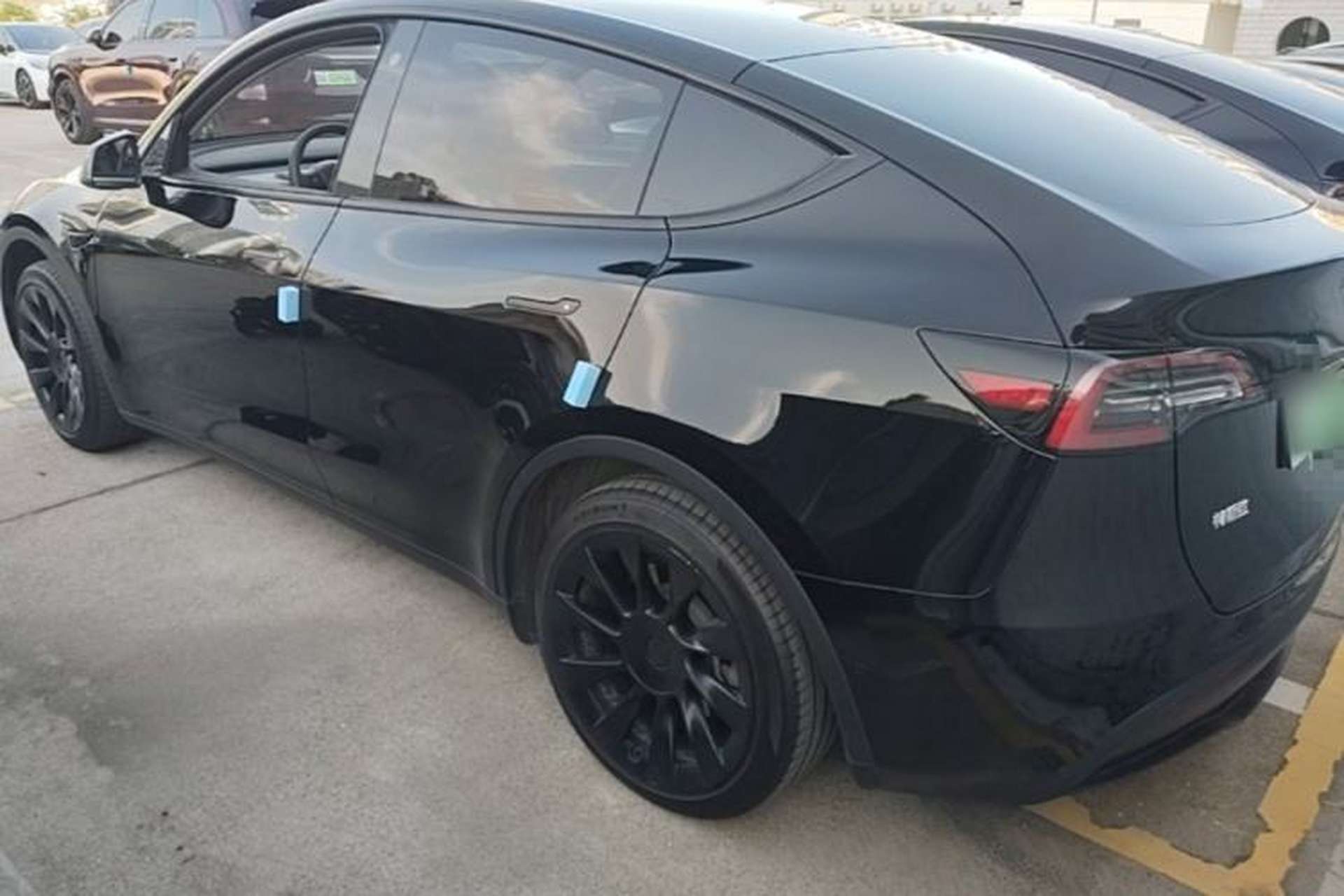 Used Tesla Model Y 2023 Rear-Wheel-Drive Version Exterior 2