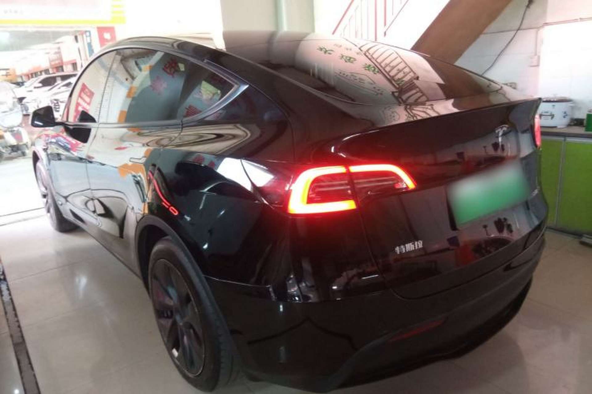 Used Tesla Model Y 2023 Rear-Wheel-Drive Version Exterior 2