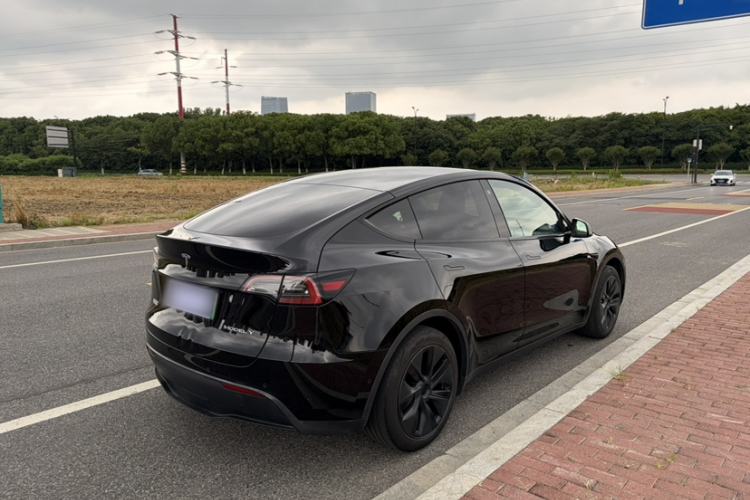 Used Tesla Model Y 2023 Rear-Wheel-Drive Version Exterior 2