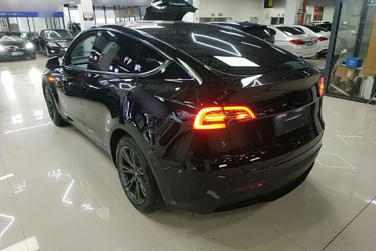 Used Tesla Model Y 2023 Rear-Wheel-Drive Version Exterior 2