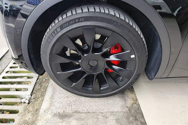 Used Tesla Model Y 2023 Long-Range All-Wheel-Drive Version Exterior 2