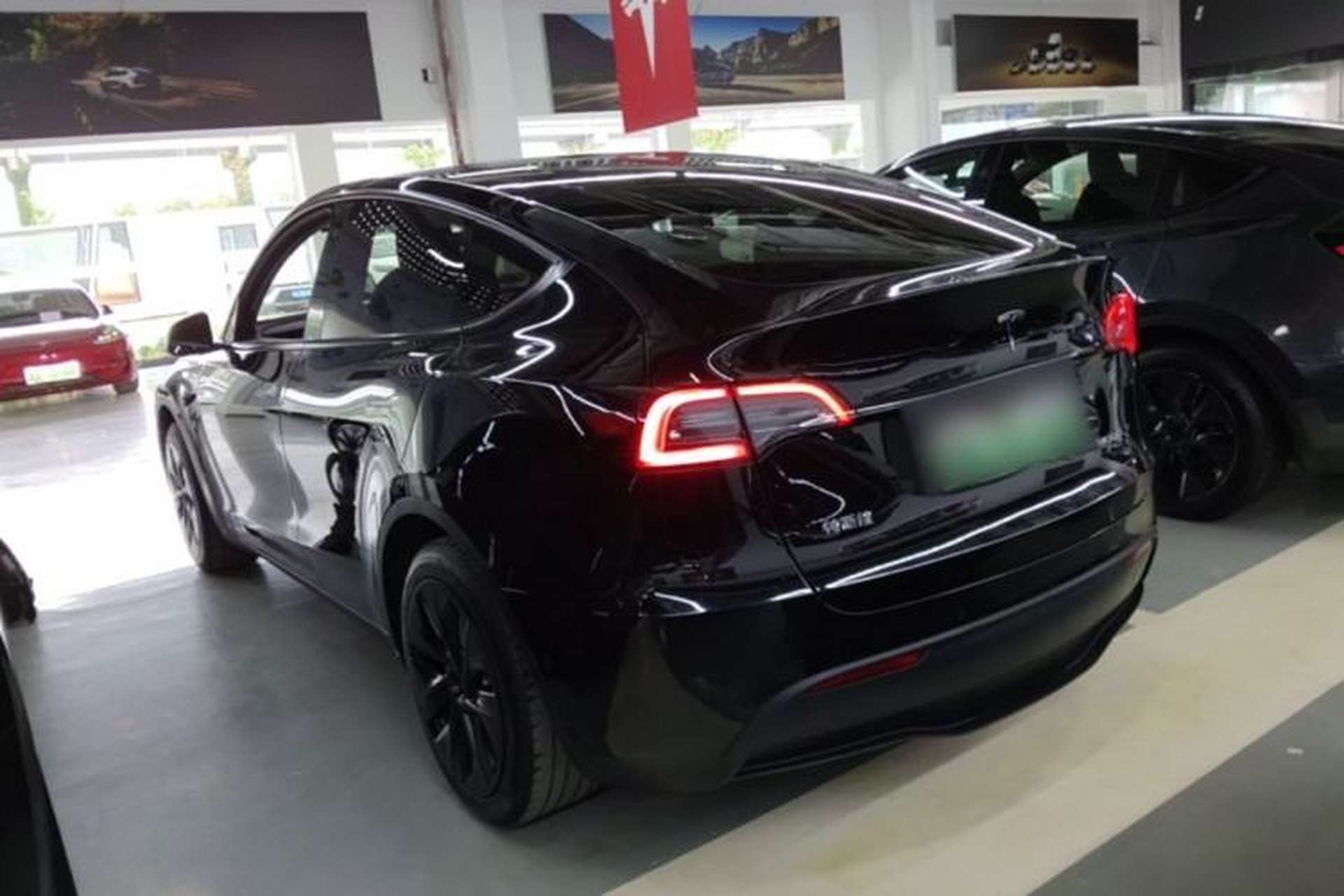 Used Tesla Model Y 2023 Rear-Wheel-Drive Version Exterior 2