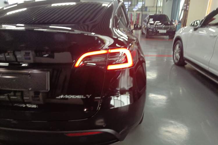 Used Tesla Model Y 2023 Long-Range All-Wheel-Drive Version Exterior 2