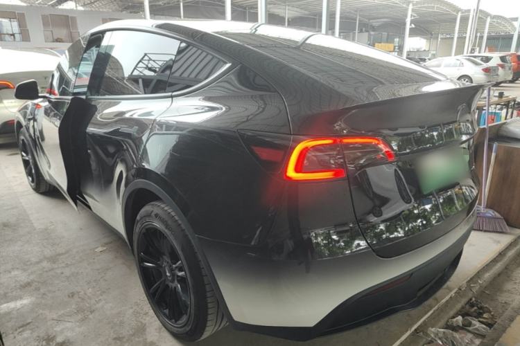 Used Tesla Model Y 2023 Long-Range All-Wheel-Drive Version Exterior 2