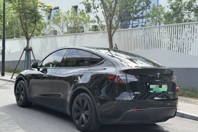 Used Tesla Model Y 2023 Rear-Wheel-Drive Version Exterior 2