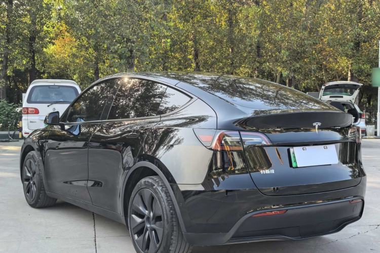 Used Tesla Model Y 2023 Long-Range All-Wheel-Drive Version Exterior 2