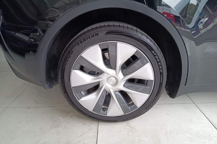 Used Tesla Model Y 2023 Long-Range All-Wheel-Drive Version Exterior 2