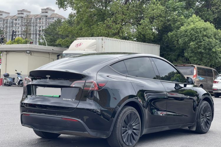 Used Tesla Model Y 2023 Long-Range All-Wheel-Drive Version Exterior 2