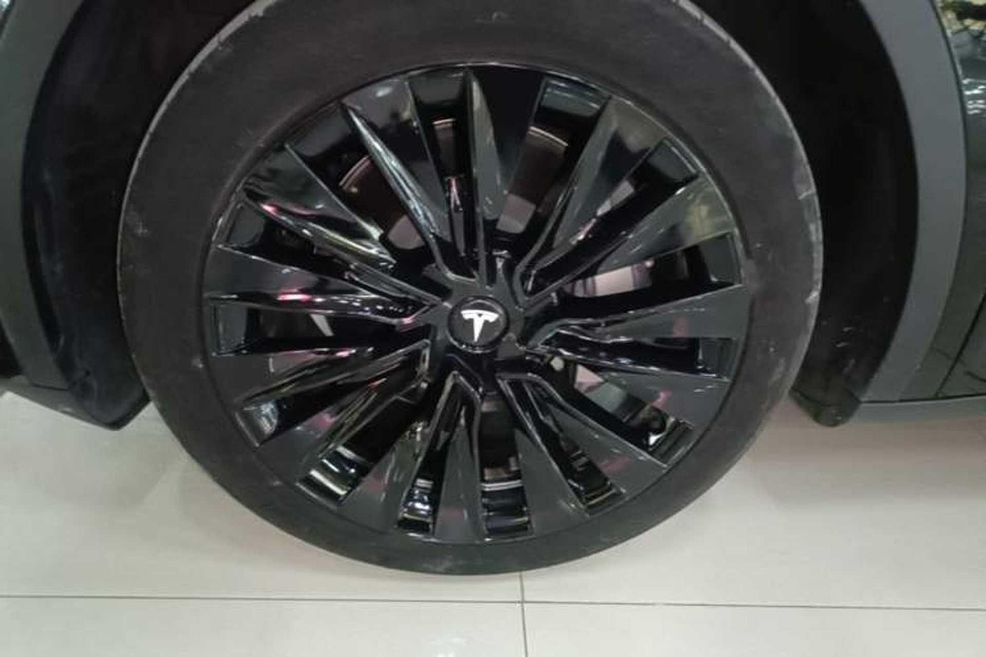 Used Tesla Model Y 2023 Rear-Wheel-Drive Version Exterior 2
