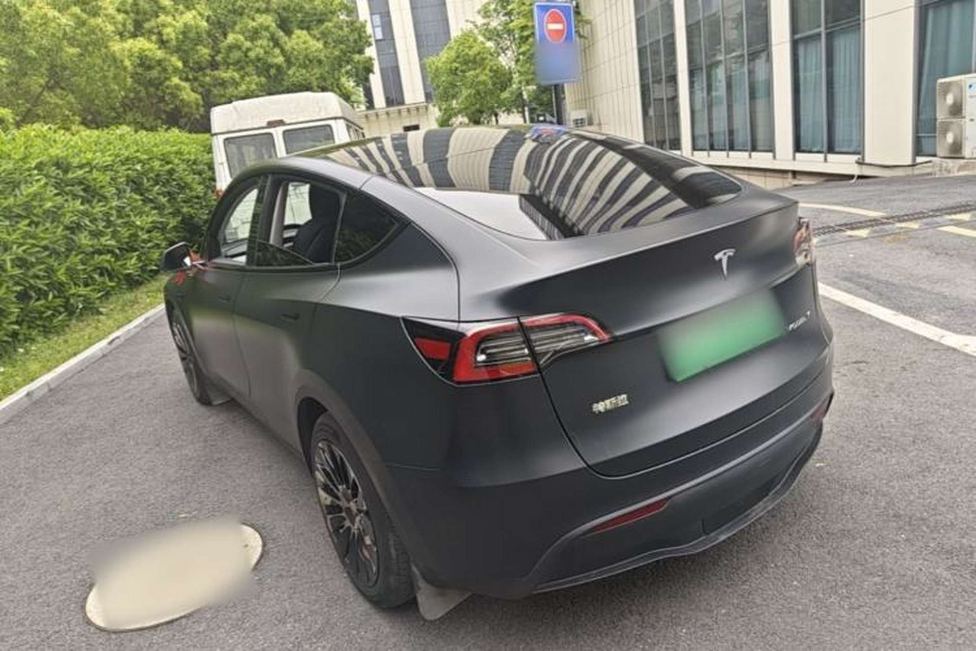 Used Tesla Model Y 2023 Long-Range All-Wheel-Drive Version Exterior 2