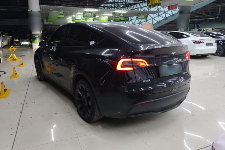 Used Tesla Model Y 2023 Long-Range All-Wheel-Drive Version Exterior 2