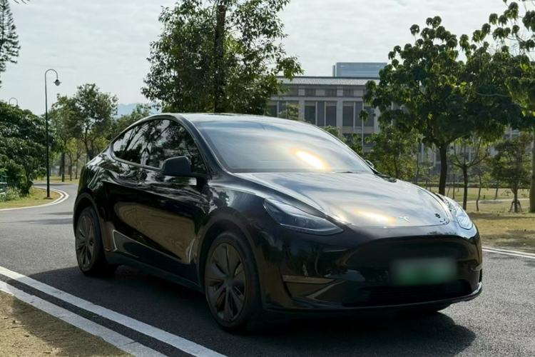 Used Tesla Model Y 2023 Long-Range All-Wheel-Drive Version Exterior 2
