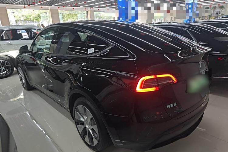 Used Tesla Model Y 2023 Rear-Wheel-Drive Version Exterior 2