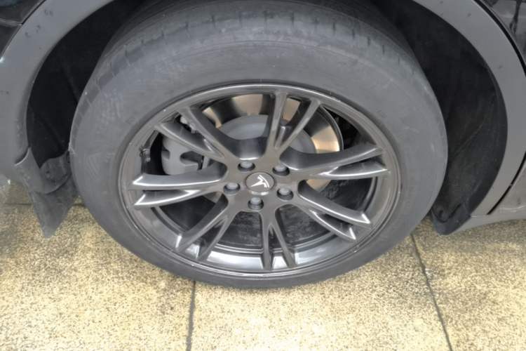 Used Tesla Model Y 2023 Rear-Wheel-Drive Version Exterior 2