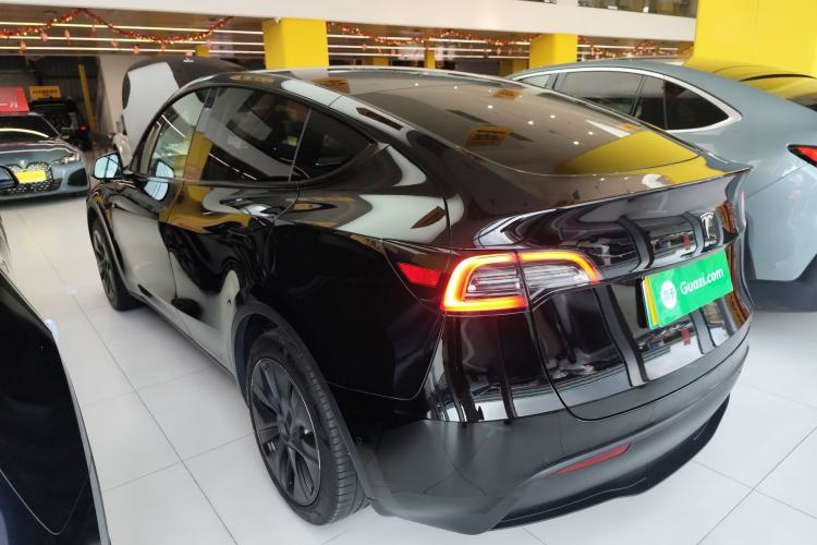 Used Tesla Model Y 2023 Rear-Wheel-Drive Version Exterior 2