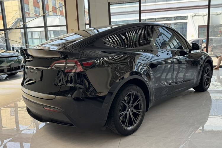 Used Tesla Model Y 2023 Long-Range All-Wheel-Drive Version Exterior 3
