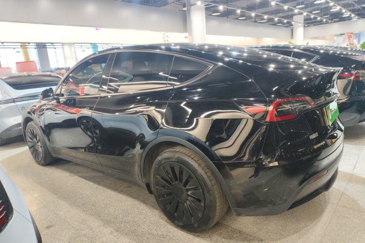 Used Tesla Model Y 2023 Long-Range All-Wheel-Drive Version Exterior 3