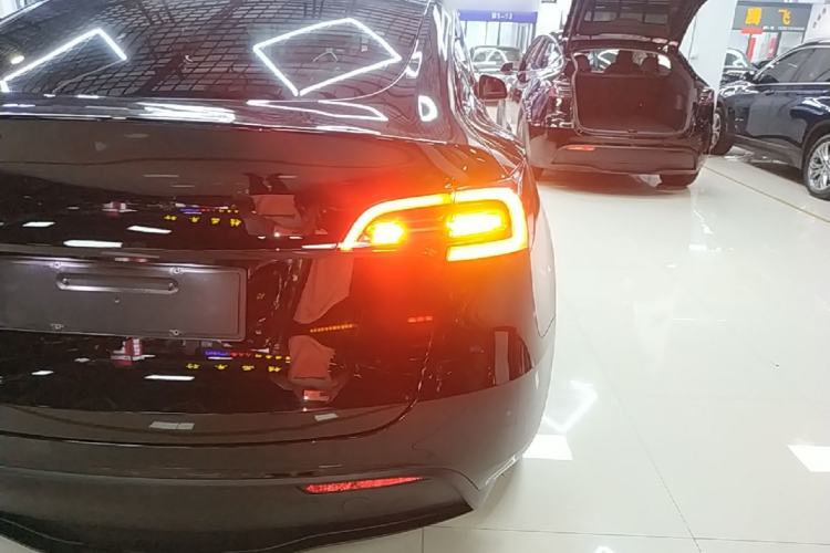 Used Tesla Model Y 2023 Rear-Wheel-Drive Version Exterior 3