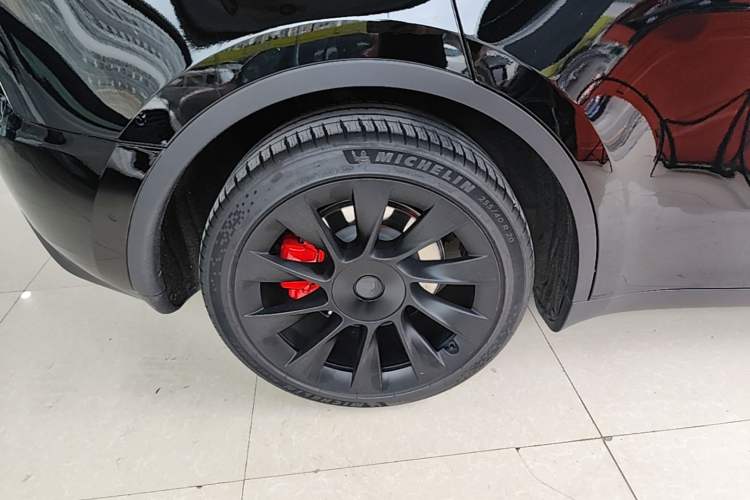 Used Tesla Model Y 2023 Long-Range All-Wheel-Drive Version Exterior 3