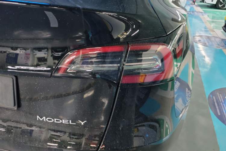 Used Tesla Model Y 2023 Long-Range All-Wheel-Drive Version Exterior 3