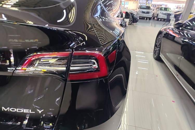 Used Tesla Model Y 2023 Rear-Wheel-Drive Version Exterior 3