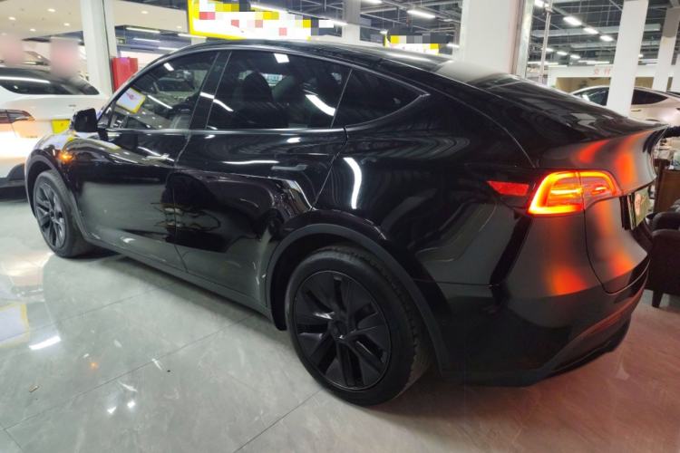 Used Tesla Model Y 2023 Rear-Wheel-Drive Version Exterior 3