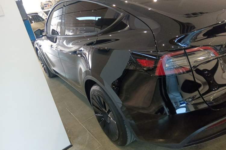 Used Tesla Model Y 2023 Rear-Wheel-Drive Version Exterior 3