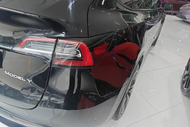 Used Tesla Model Y 2023 Rear-Wheel-Drive Version Exterior 3