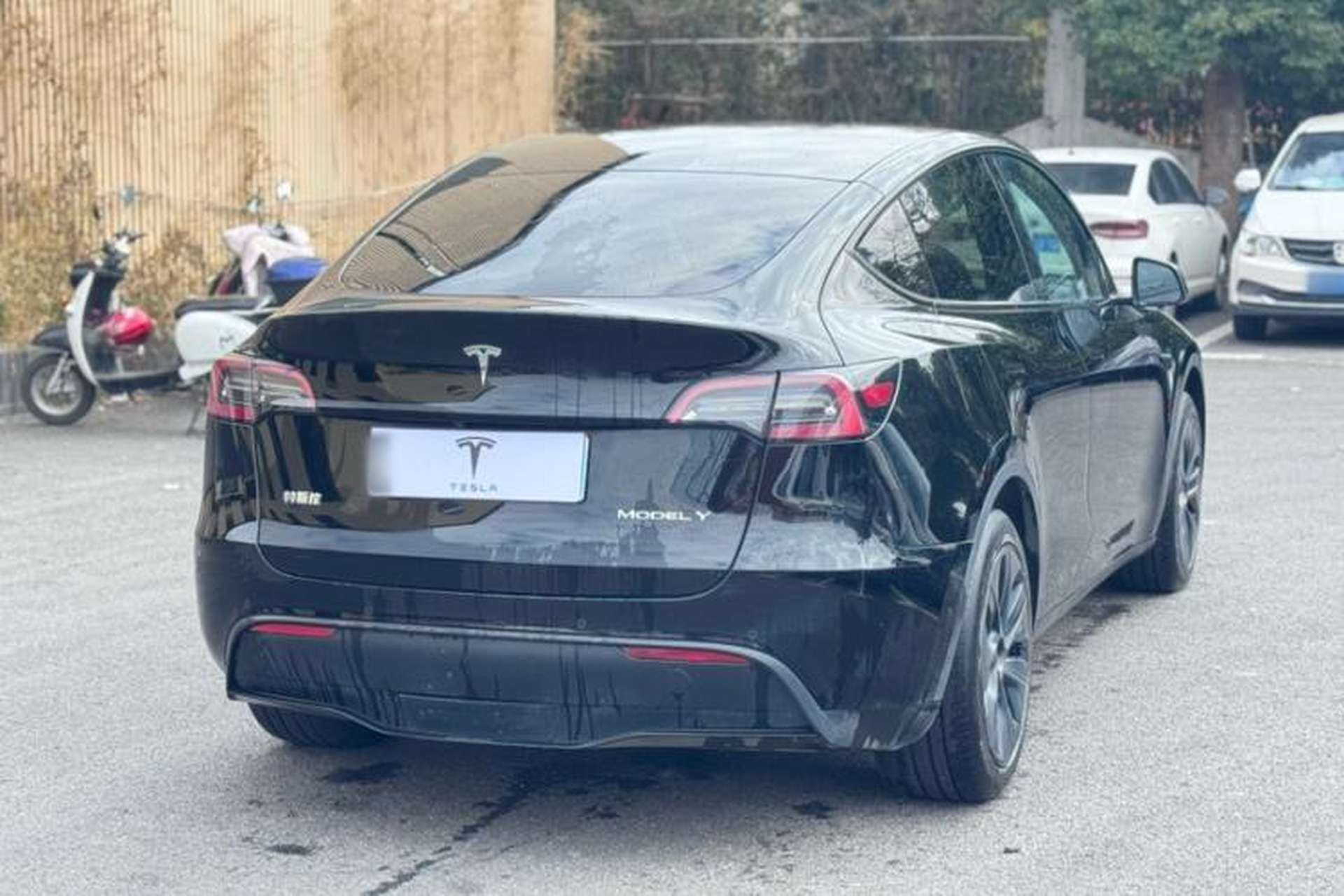 Used Tesla Model Y 2023 Rear-Wheel-Drive Version Exterior 3
