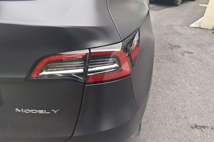 Used Tesla Model Y 2023 Long-Range All-Wheel-Drive Version Exterior 3