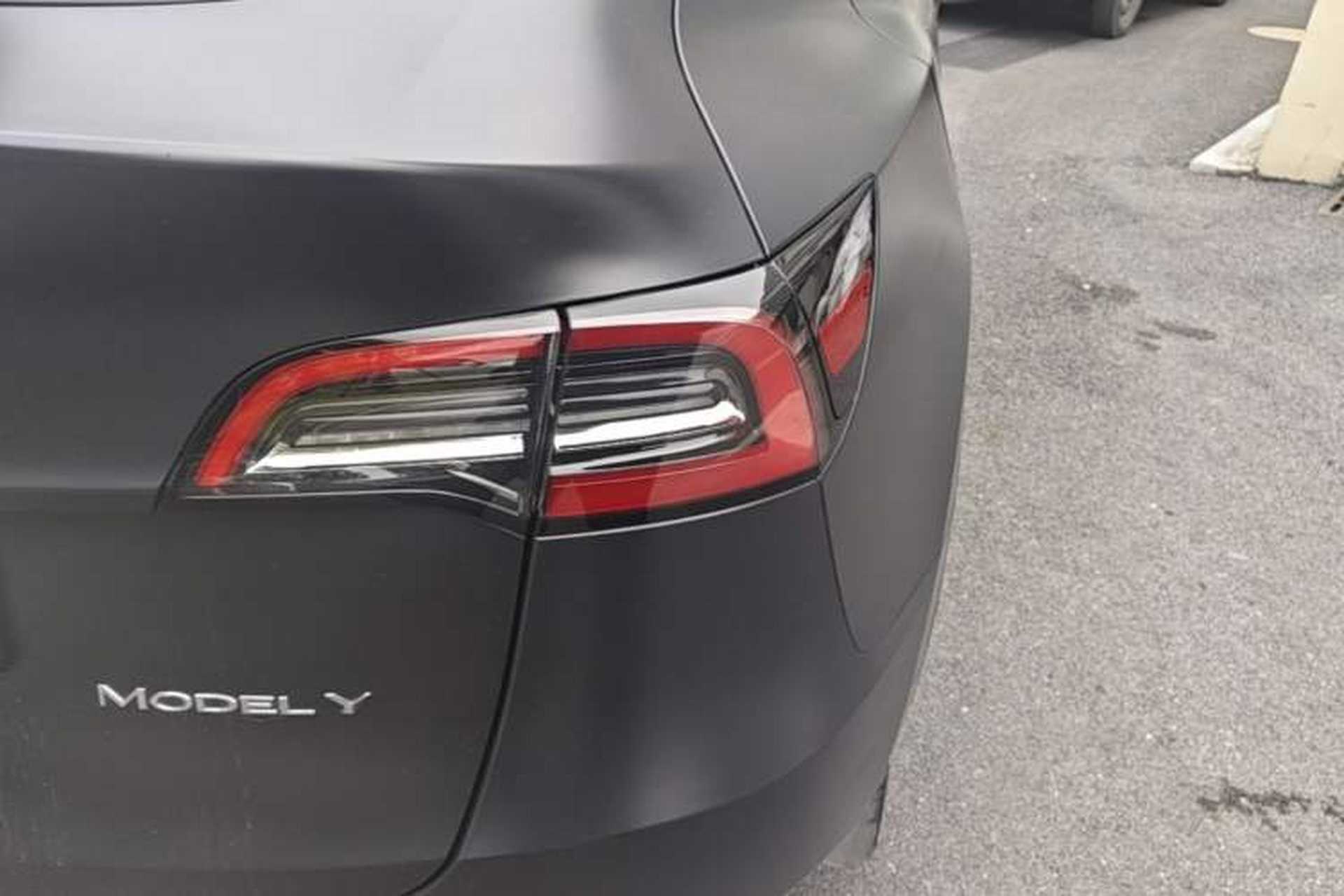 Used Tesla Model Y 2023 Long-Range All-Wheel-Drive Version Exterior 3