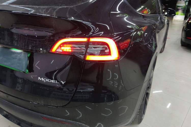 Used Tesla Model Y 2023 Long-Range All-Wheel-Drive Version Exterior 3