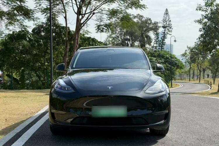 Used Tesla Model Y 2023 Long-Range All-Wheel-Drive Version Exterior 3