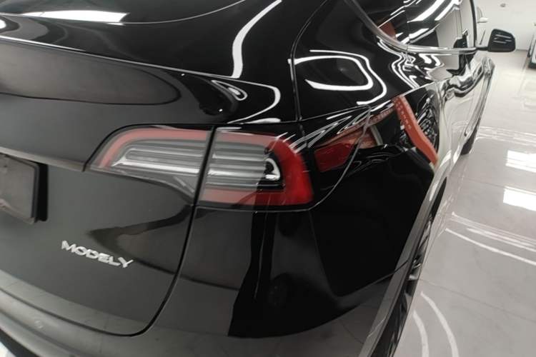 Used Tesla Model Y 2023 Long-Range All-Wheel-Drive Version Exterior 3