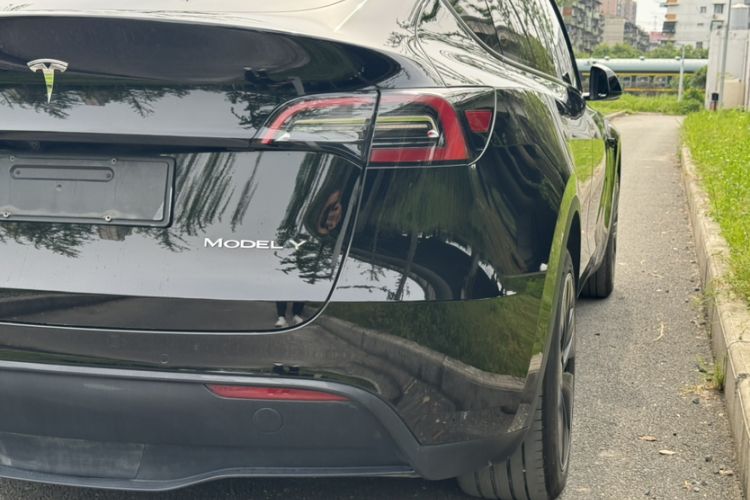 Used Tesla Model Y 2023 Rear-Wheel-Drive Version Exterior 3
