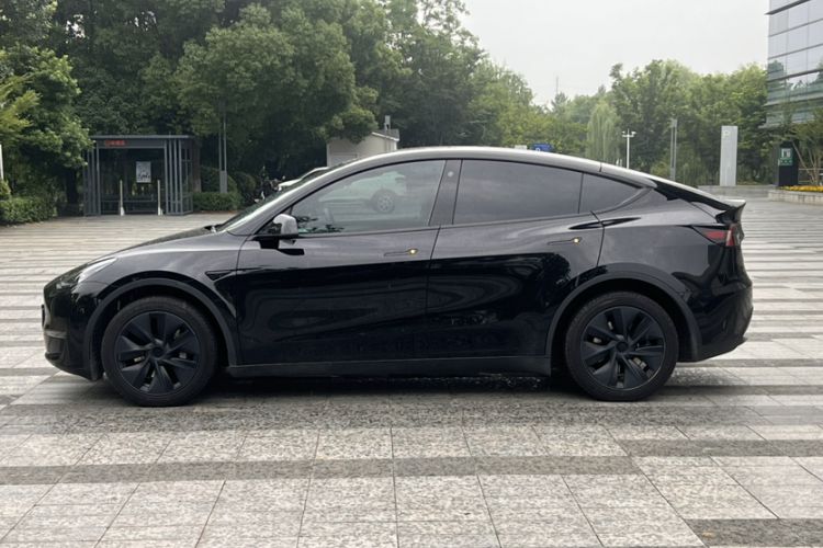 Used Tesla Model Y 2023 Long-Range All-Wheel-Drive Version Exterior 3