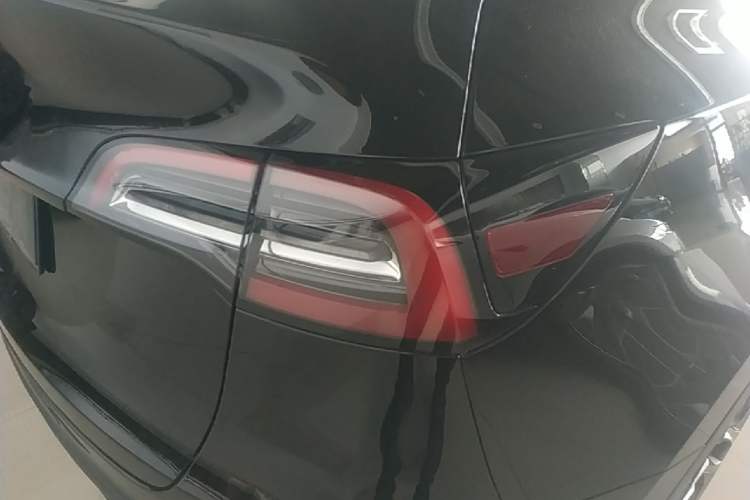 Used Tesla Model Y 2023 Long-Range All-Wheel-Drive Version Exterior 3