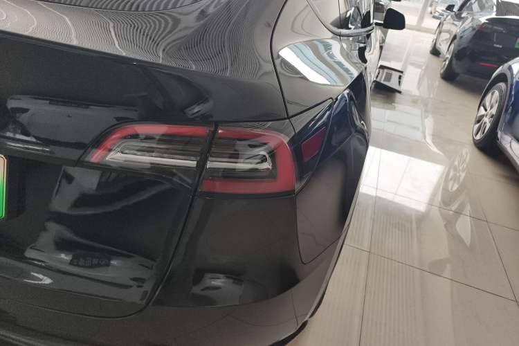Used Tesla Model Y 2023 Long-Range All-Wheel-Drive Version Exterior 3