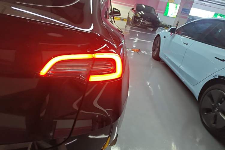 Used Tesla Model Y 2023 Long-Range All-Wheel-Drive Version Exterior 3