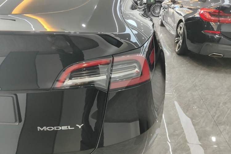 Used Tesla Model Y 2023 Long-Range All-Wheel-Drive Version Exterior 3