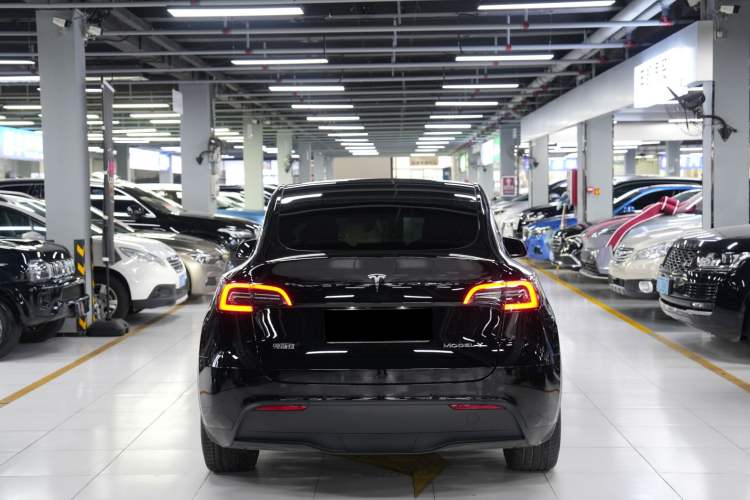 Used Tesla Model Y 2023 Long-Range All-Wheel-Drive Version Exterior 4