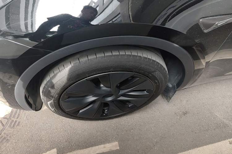 Used Tesla Model Y 2023 Rear-Wheel-Drive Version Exterior 4
